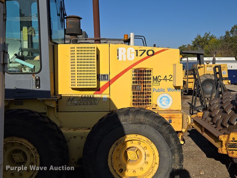 image for item EE8656 2002 New Holland  RG170 motor grader