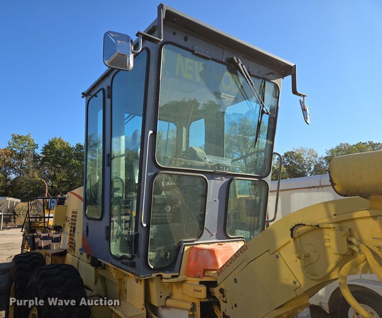 image for item EE8656 2002 New Holland  RG170 motor grader