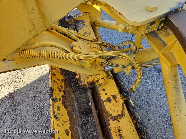 image for item EE8656 2002 New Holland  RG170 motor grader