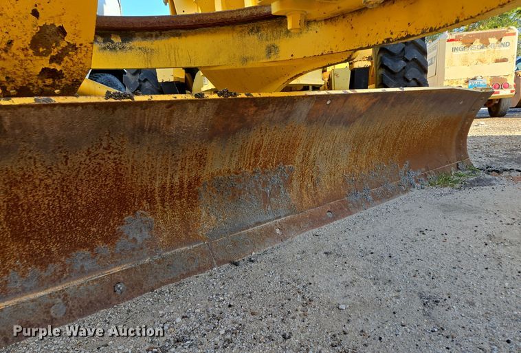 image for item EE8656 2002 New Holland  RG170 motor grader