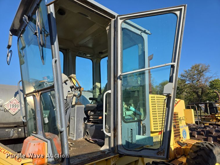 image for item EE8656 2002 New Holland  RG170 motor grader