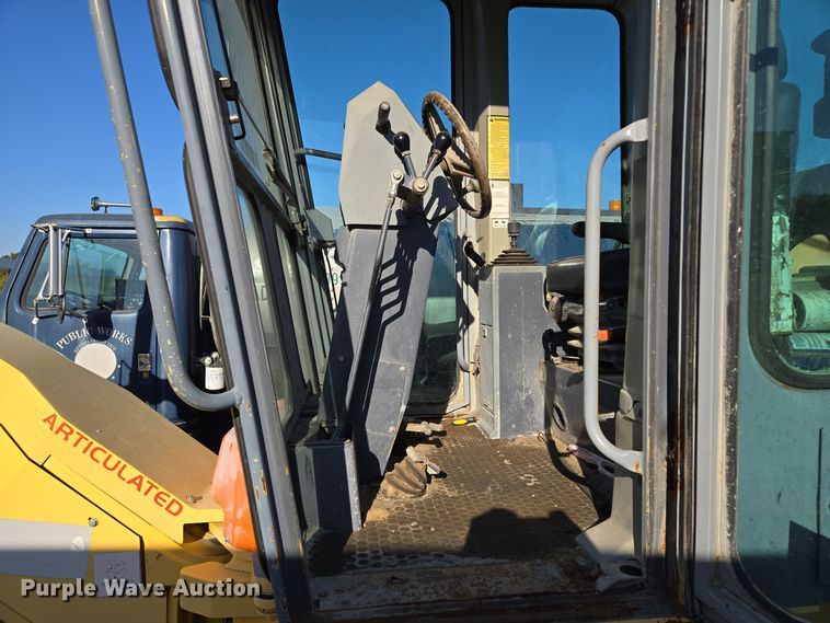 image for item EE8656 2002 New Holland  RG170 motor grader