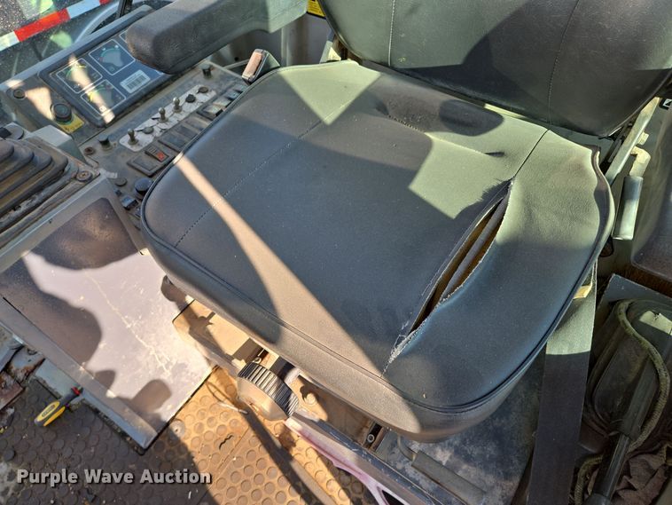 image for item EE8656 2002 New Holland  RG170 motor grader