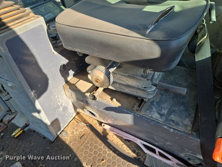 image for item EE8656 2002 New Holland  RG170 motor grader