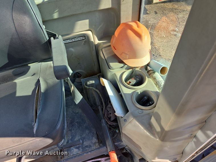 image for item EE8656 2002 New Holland  RG170 motor grader