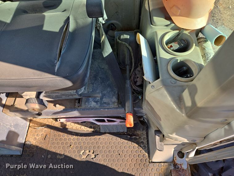 image for item EE8656 2002 New Holland  RG170 motor grader