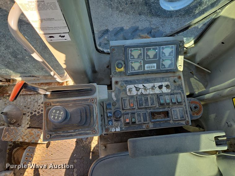 image for item EE8656 2002 New Holland  RG170 motor grader