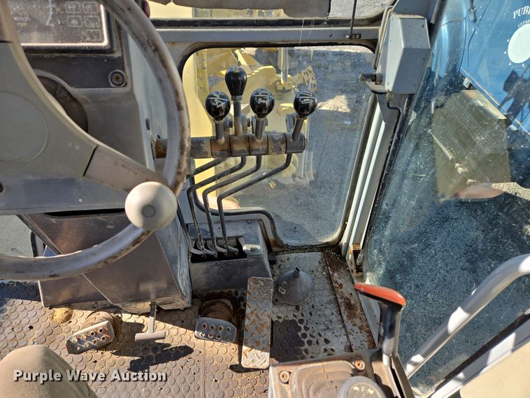 image for item EE8656 2002 New Holland  RG170 motor grader