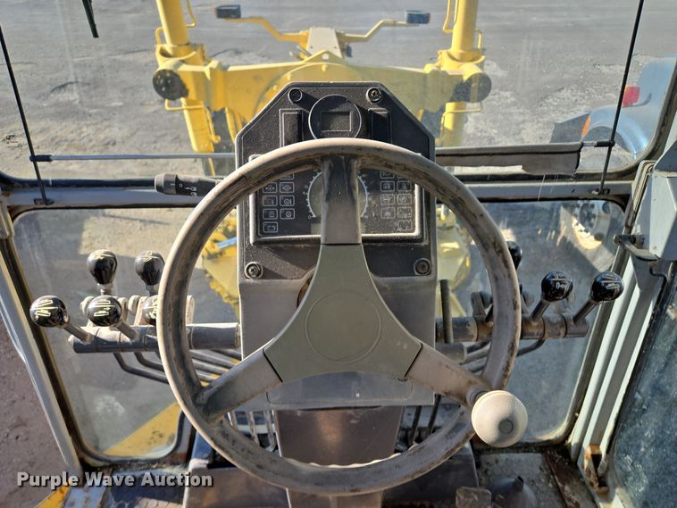 image for item EE8656 2002 New Holland  RG170 motor grader