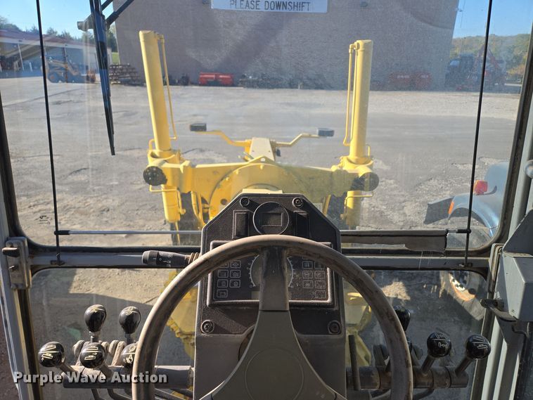 image for item EE8656 2002 New Holland  RG170 motor grader