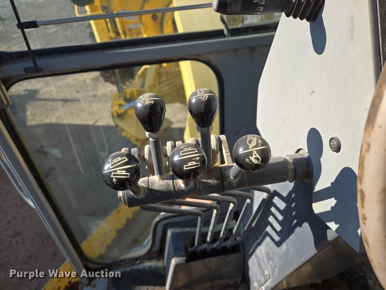 image for item EE8656 2002 New Holland  RG170 motor grader