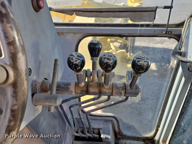 image for item EE8656 2002 New Holland  RG170 motor grader