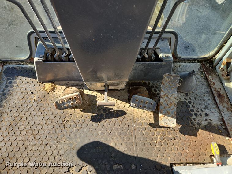 image for item EE8656 2002 New Holland  RG170 motor grader