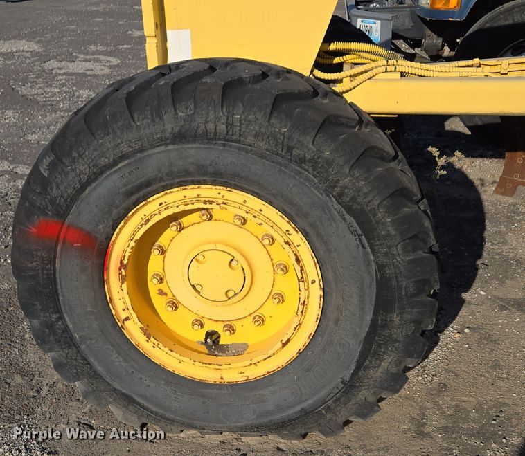 image for item EE8656 2002 New Holland  RG170 motor grader