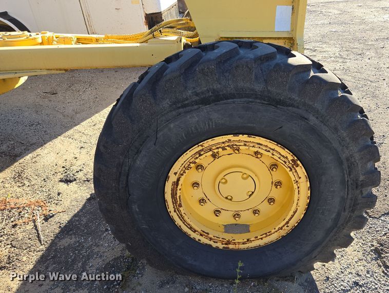 image for item EE8656 2002 New Holland  RG170 motor grader