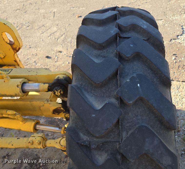 image for item EE8656 2002 New Holland  RG170 motor grader