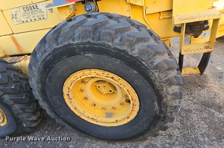 image for item EE8656 2002 New Holland  RG170 motor grader