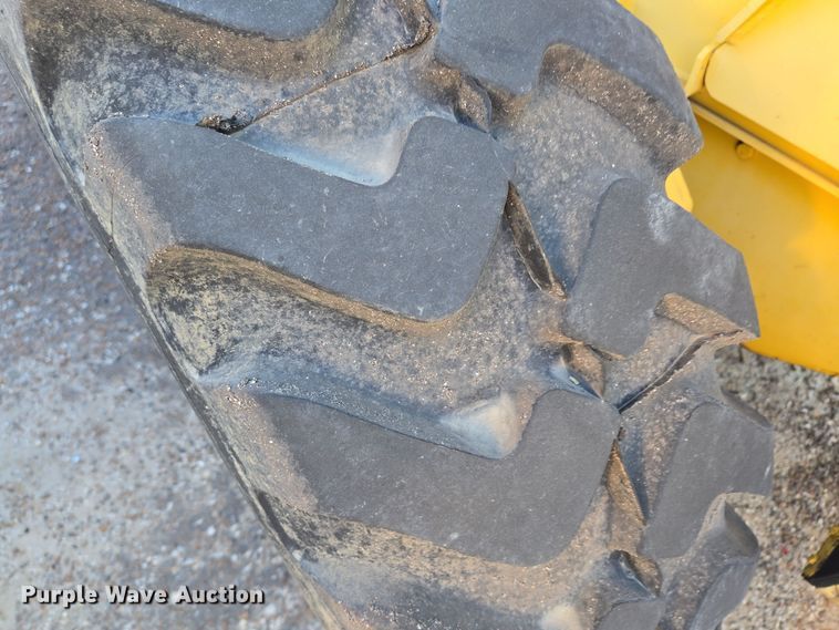 image for item EE8656 2002 New Holland  RG170 motor grader