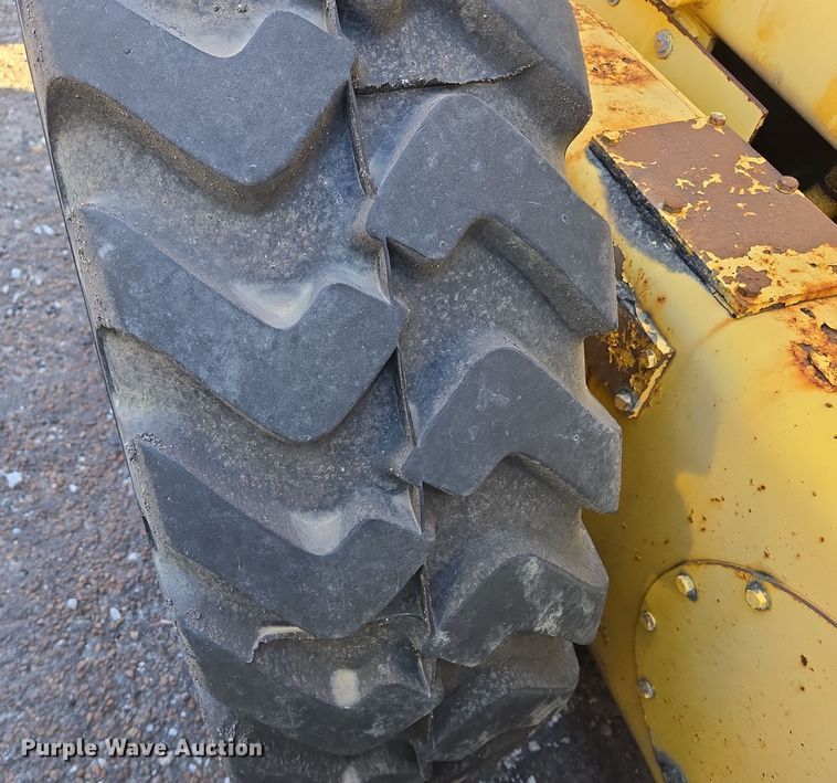 image for item EE8656 2002 New Holland  RG170 motor grader