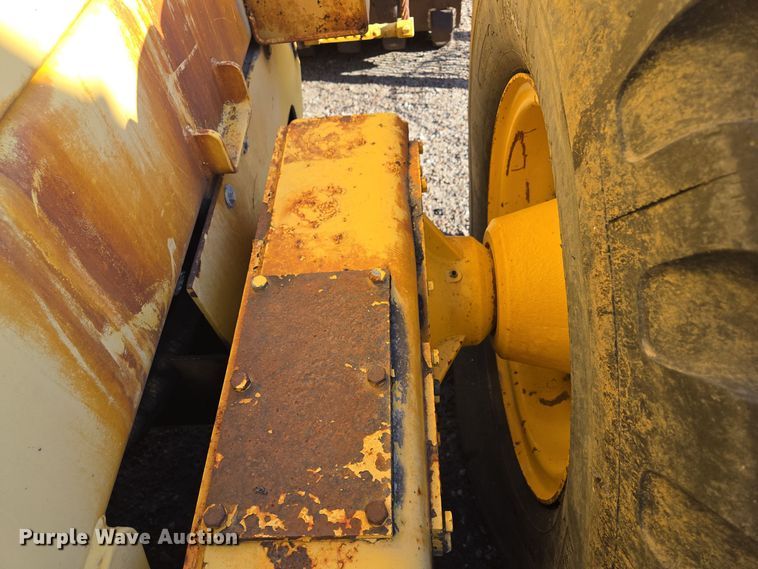 image for item EE8656 2002 New Holland  RG170 motor grader