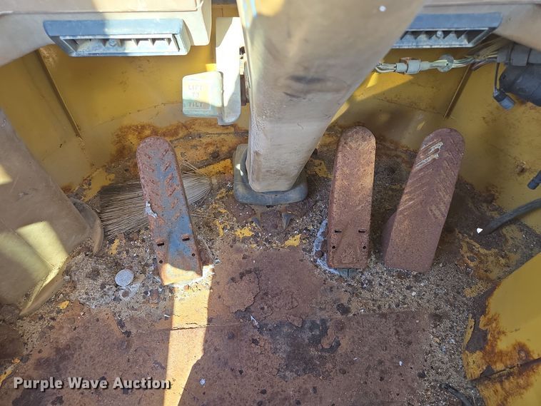 image for item EE8657 1985 Caterpillar  936 wheel loader