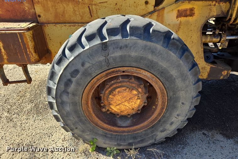 image for item EE8657 1985 Caterpillar  936 wheel loader