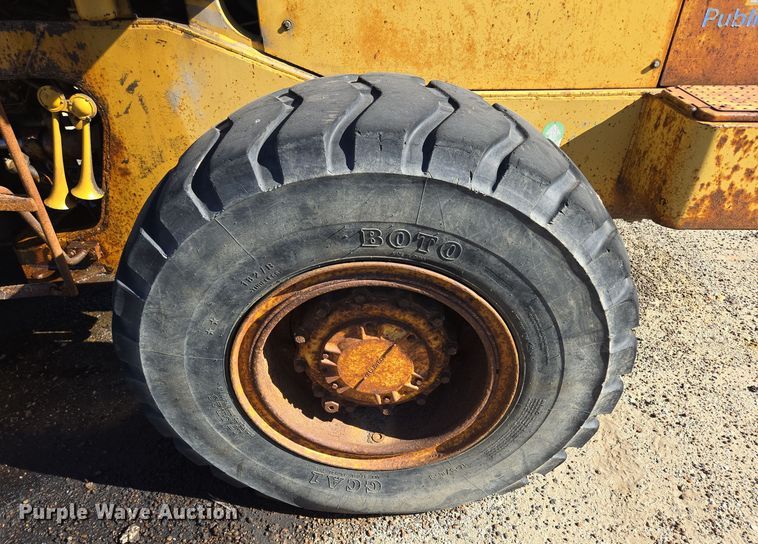 image for item EE8657 1985 Caterpillar  936 wheel loader
