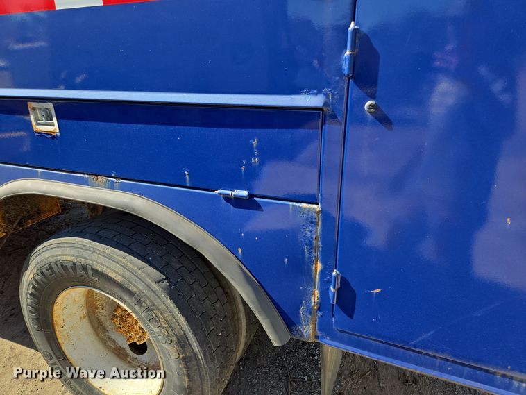 image for item EE8658 2000 International  4900 fuel / lube truck