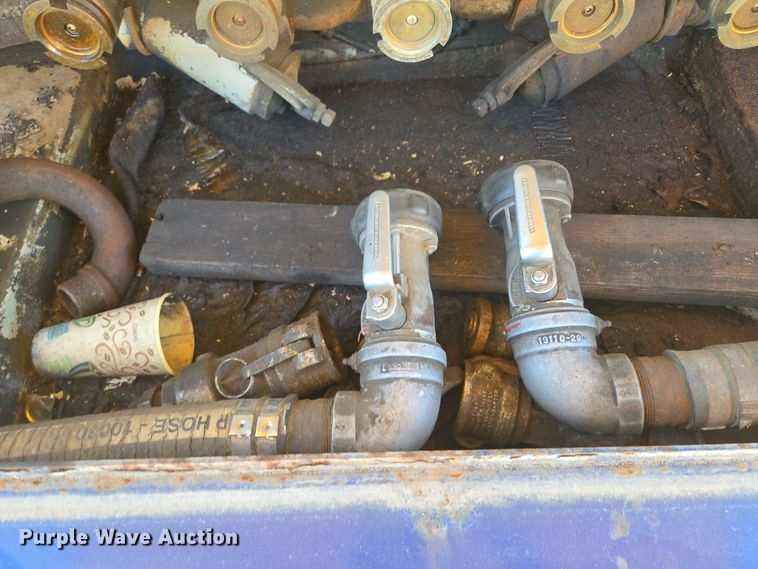 image for item EE8658 2000 International  4900 fuel / lube truck