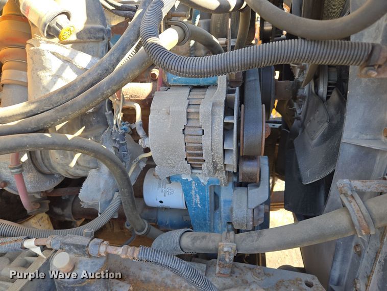 image for item EE8658 2000 International  4900 fuel / lube truck