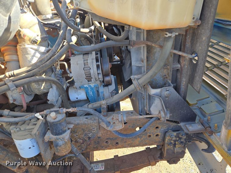 image for item EE8658 2000 International  4900 fuel / lube truck