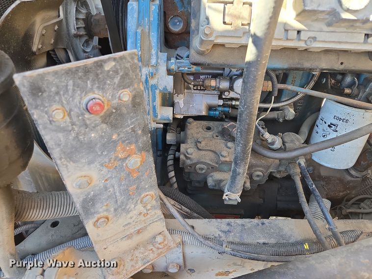 image for item EE8658 2000 International  4900 fuel / lube truck