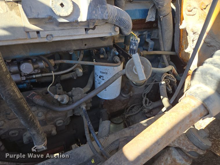 image for item EE8658 2000 International  4900 fuel / lube truck