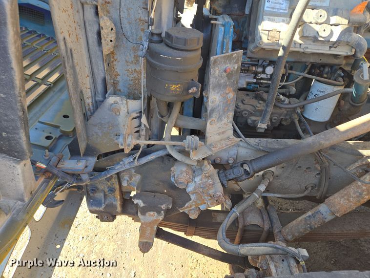 image for item EE8658 2000 International  4900 fuel / lube truck