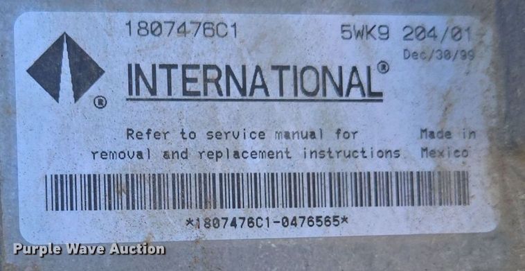 image for item EE8658 2000 International  4900 fuel / lube truck