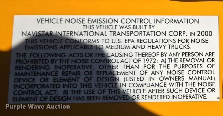 image for item EE8658 2000 International  4900 fuel / lube truck