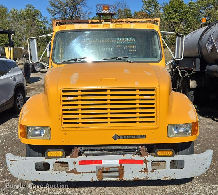 image for item EE8659 1997 International  4700 LP  utility / service truck