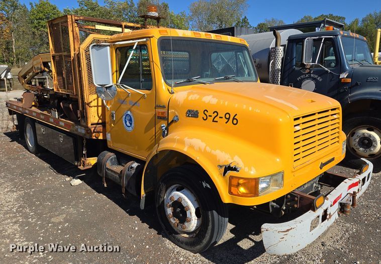 image for item EE8659 1997 International  4700 LP  utility / service truck