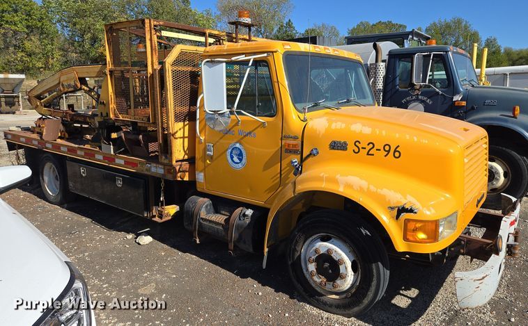 image for item EE8659 1997 International  4700 LP  utility / service truck