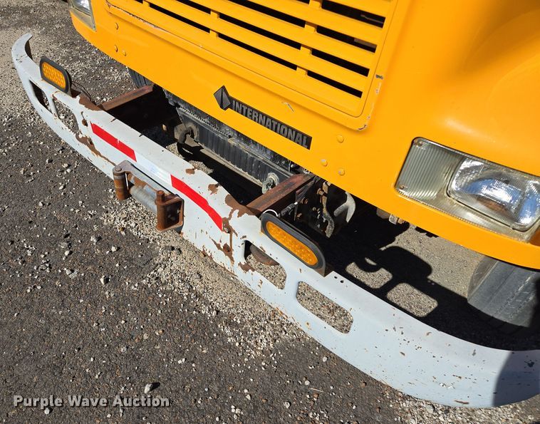 image for item EE8659 1997 International  4700 LP  utility / service truck