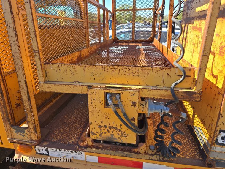 image for item EE8659 1997 International  4700 LP  utility / service truck