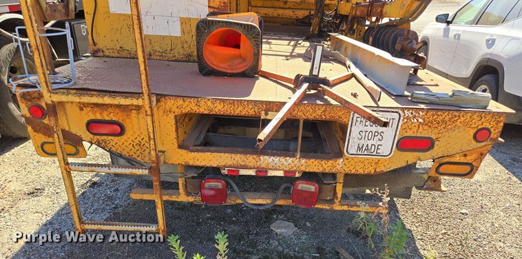 image for item EE8659 1997 International  4700 LP  utility / service truck