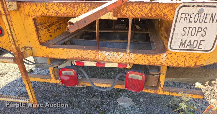 image for item EE8659 1997 International  4700 LP  utility / service truck