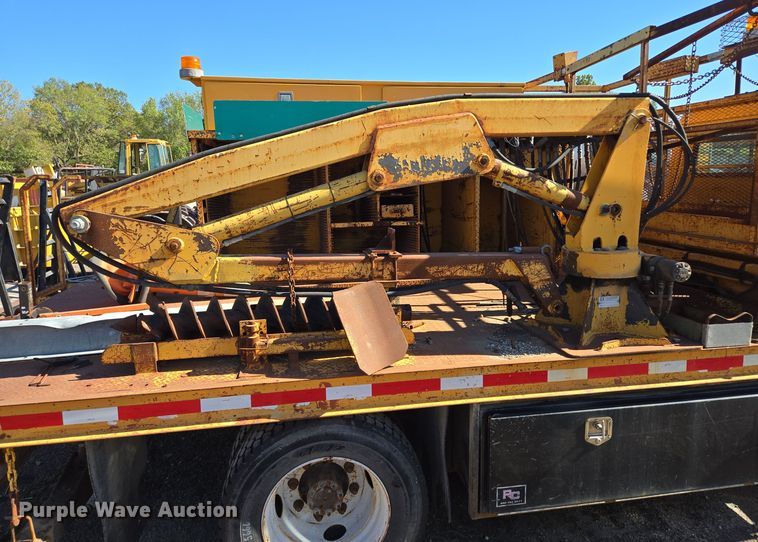 image for item EE8659 1997 International  4700 LP  utility / service truck