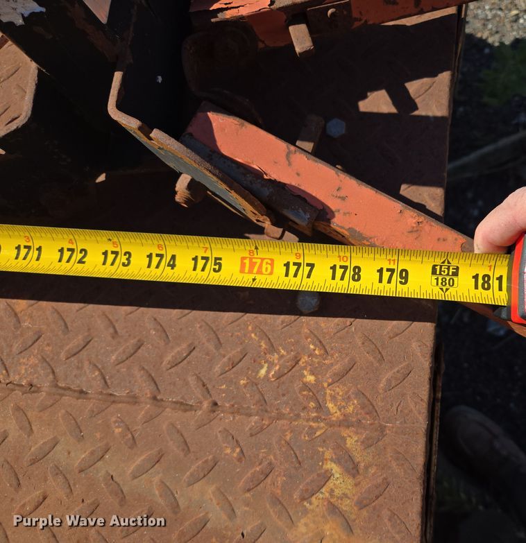 image for item EE8659 1997 International  4700 LP  utility / service truck