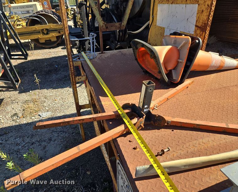 image for item EE8659 1997 International  4700 LP  utility / service truck