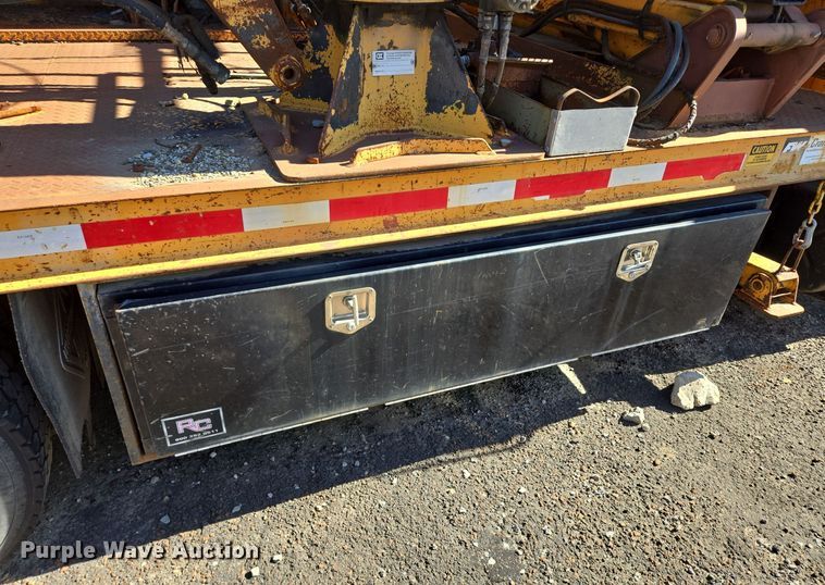 image for item EE8659 1997 International  4700 LP  utility / service truck