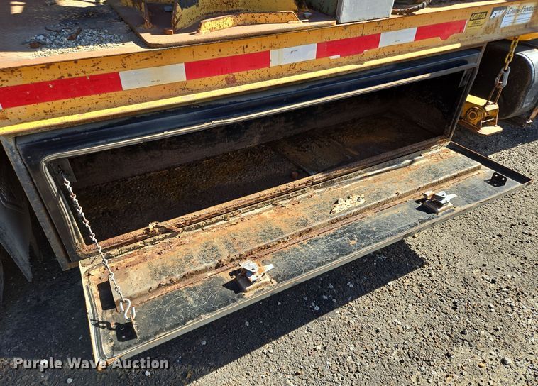 image for item EE8659 1997 International  4700 LP  utility / service truck