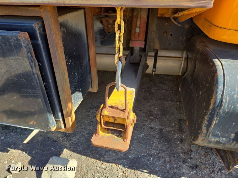 image for item EE8659 1997 International  4700 LP  utility / service truck