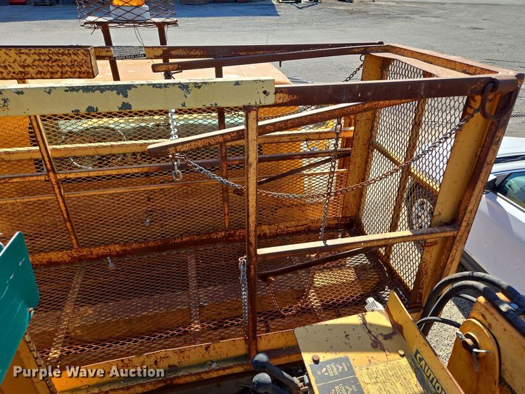 image for item EE8659 1997 International  4700 LP  utility / service truck